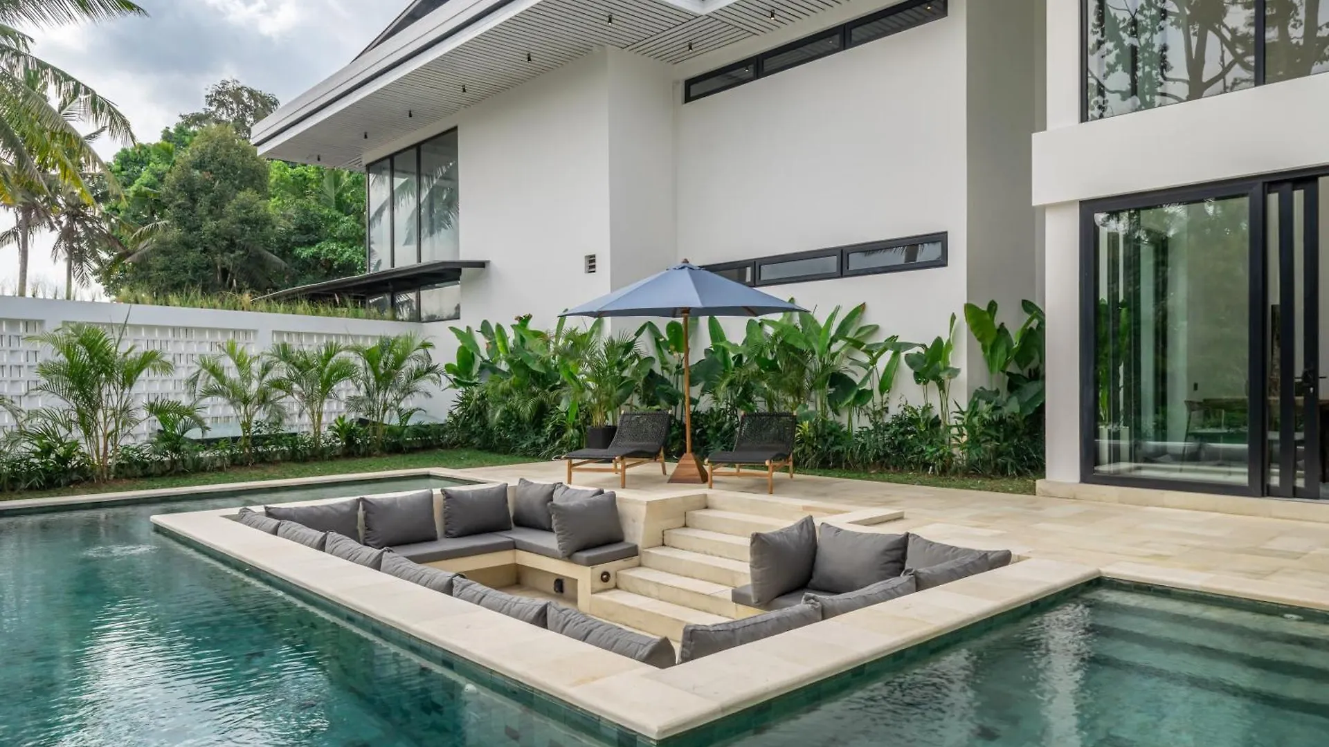 White Villa - Exclusive Modern Villa - Grand Living Space - Breathtaking Views Ubud  Ubud (Bali)